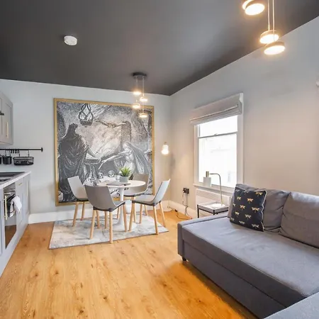 Bateman, Modern Centre Sleeps 6 *