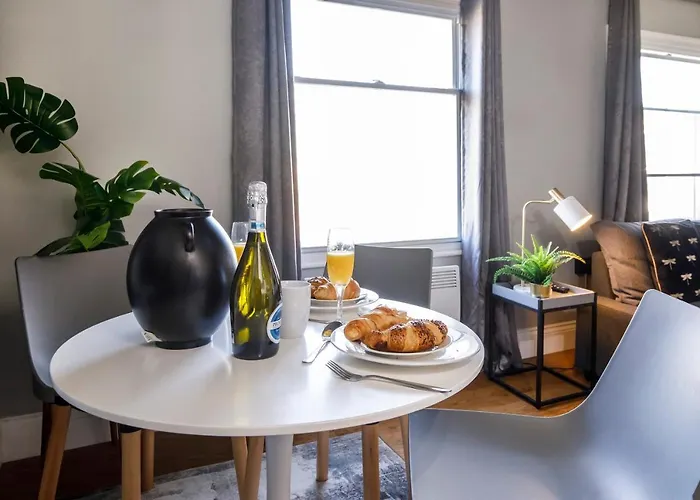 Bateman, Modern Centre Sleeps 6 York