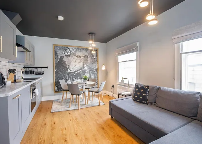 Bateman, Modern Centre Sleeps 6 *