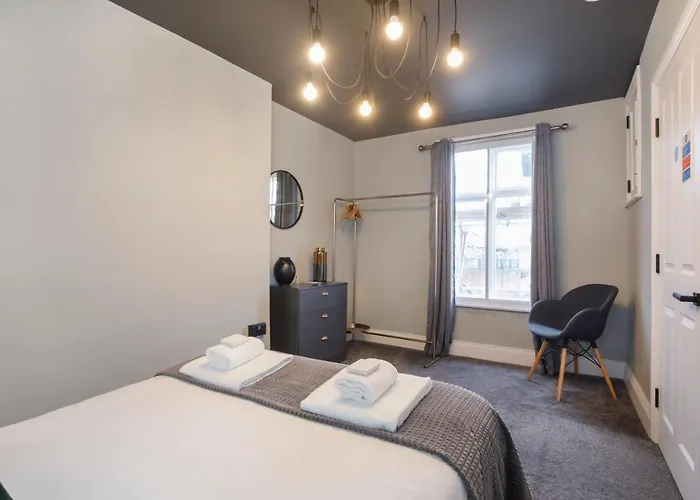 Bateman, Modern Centre Sleeps 6 Apartment