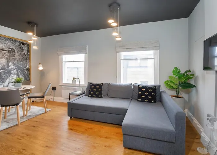 Bateman, Modern Centre Sleeps 6