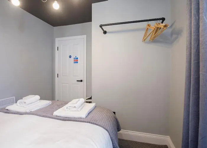 Bateman, Modern Centre Sleeps 6