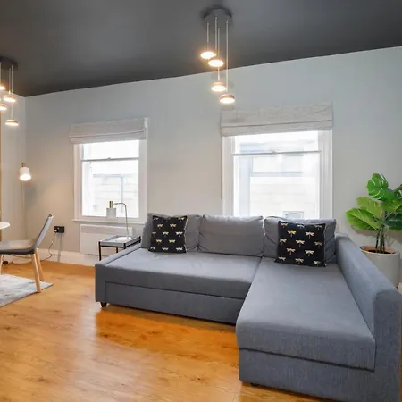 Bateman, Modern Centre Sleeps 6